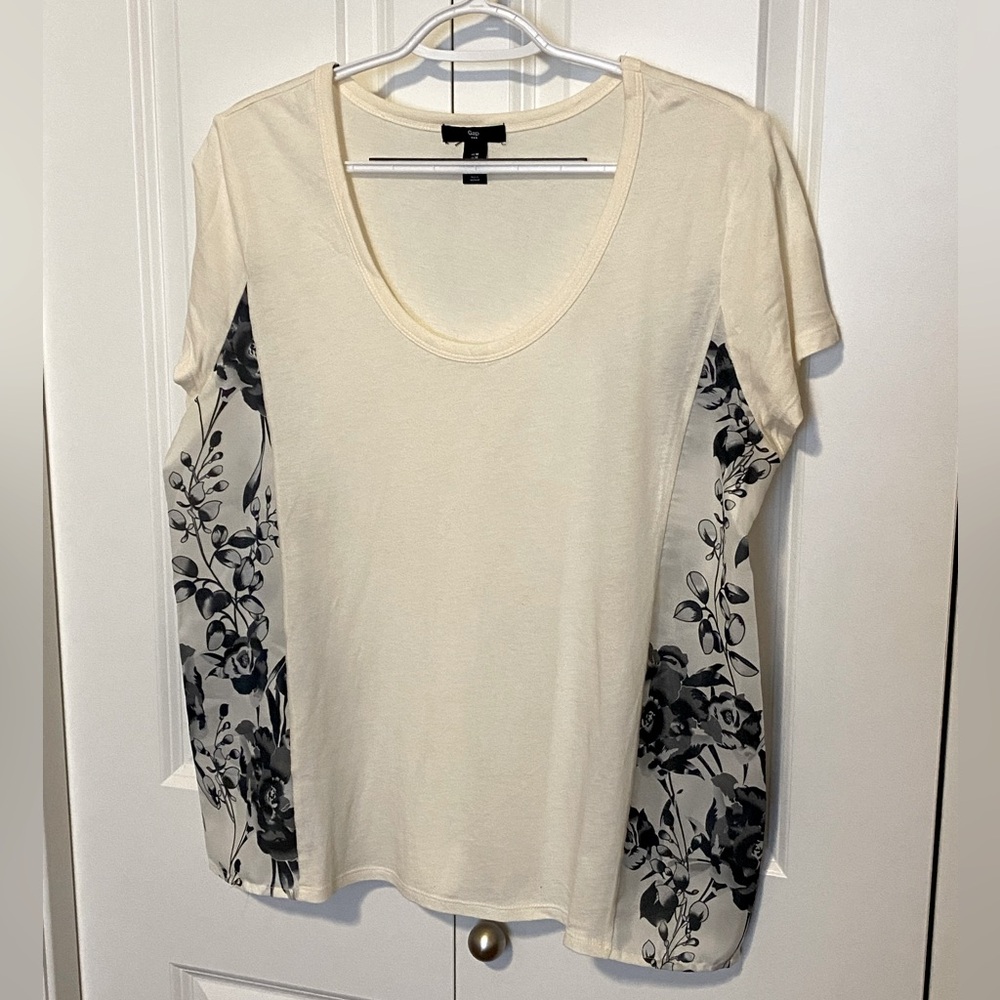 GAP mixed-media ivory top with blue side panels
